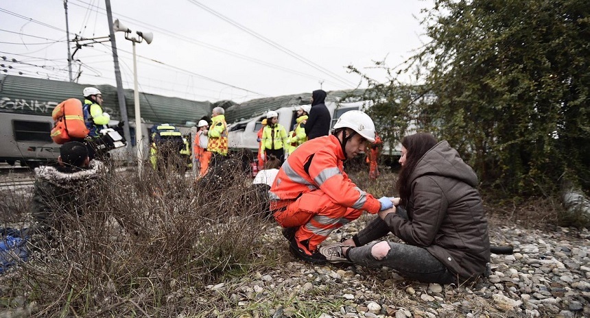 UPDATE - Cel puţin doi morţi şi zeci de răniţi în apropiere de Milano, în urma deraierii unui tren. Anunţul ministerului român de Externe