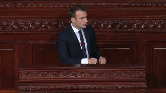 Primăvara arabă nu s-a încheiat, afirmă Macron în parlamentul tunisian