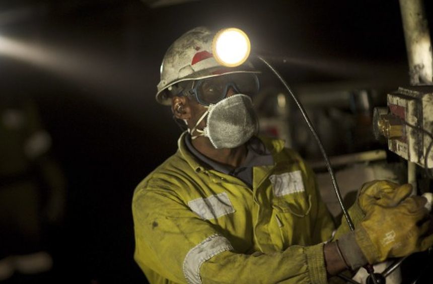 Africa de Sud: 955 de muncitori au fost eliberaţi dintr-o mină de aur

