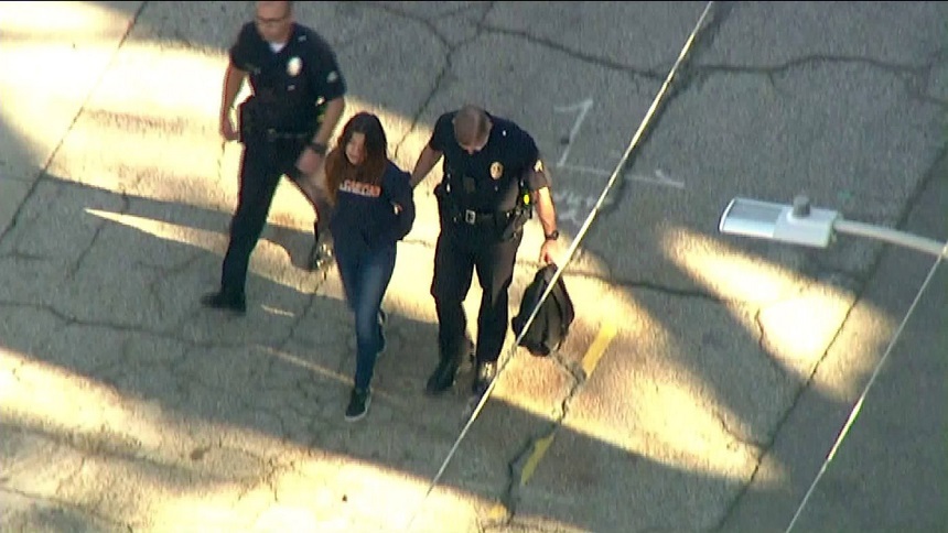 Incidentul soldat cu doi elevi împuşcaţi într-o şcoală din Los Angeles şi reţinerea unei fete de 12 ani, considerat accident