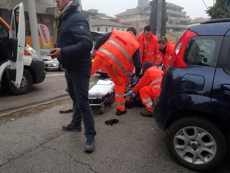 Bărbatul care a tras focuri de armă asupra trecătorilor la Macerata (Italia) a fost reţinut