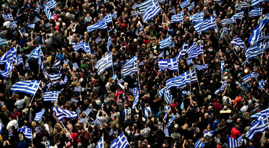 Atena: Sute de mii de greci manifestează împotriva unui compromis cu privire la numele Macedonia. Compozitorul Mikis Theodorakis cere organizarea unui referendum - VIDEO