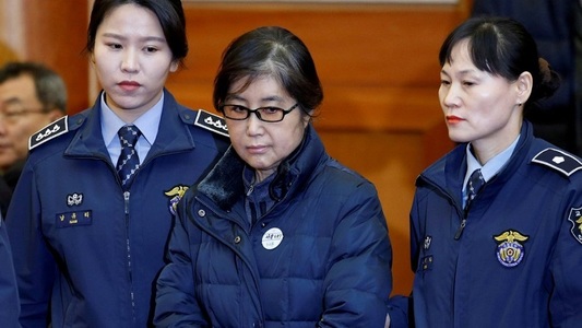 Confidenta fostei preşedinte sud-coreene Park Geun-hye, Choi Soon-sil, condamnată la 20 de ani de închisoare