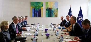 Împărţirea ”poverii” financiare şi temeri americane faţă de Europa Apărării, un test al cooperării între aliaţi, la reuniunea NATO de la Bruxelles; SUA şi Germania propun să găzduiască noi comandamente 