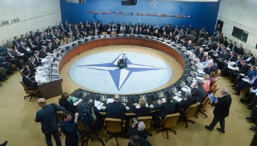 Europenii îşi asigură aliaţii americani în privinţa apărării colective la Bruxelles, într-o reuniune pregătitoare a summitului NATO din iulie