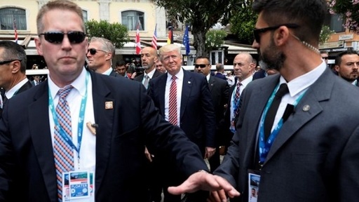 Şofer din convoiul lui Trump, reţinut scurt timp de Secret Service în Florida, după ce i s-a găsit o armă de foc în bagaje 