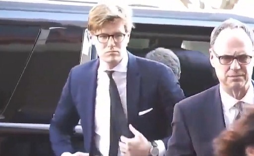 Un apropiat al unui fost consilier al lui Trump, avocatul Alex van der Zwaan, ginerele oligarhului rus German Khan, inculpat în ancheta rusă