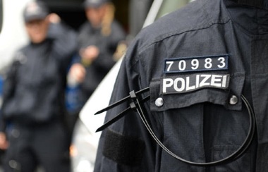 Septuagenar germano-rus încarcerat în urma unui atac cu cuţitul în sudul Germaniei, unde a înjunghiat grav un afgan şi a rănit mai uşor un sirian şi un irakian