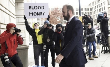Un fost consilier al lui Trump, Richard Gates, se răzgândeşte şi pledează vinovat, izolându-l pe Paul Manafort