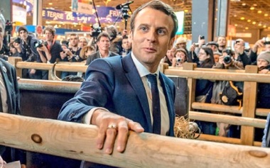 Macron, fluierat de agricultori şi interpelat de activişti pro-vegan la Salonul Agriculturii