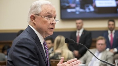Trump îl atacă din nou pe Sessions