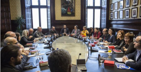Parlamentul catalan denunţă în prima sa moţiune o ”derivă autoritaristă” a statului spaniol şi îl apără pe Puigdemont