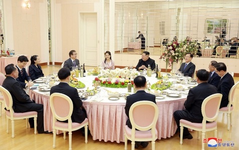 Kim Jong-un şi emisarii din Sud ai lui Moon Jae-in discută despre un posibil summit