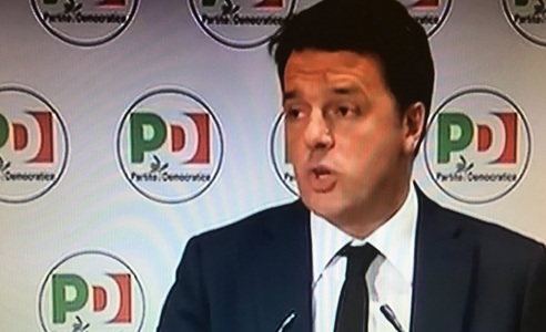 Renzi părăseşte conducerea Partidului Democrat după înfrângerea în alegeri