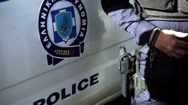 Şase tineri greci, presupuşi membri ai extremei drepte, arestaţi în legătură cu atentate vizând stânga şi migranţi