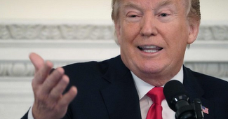 Trump a semnat documentele prin care sunt instituite tarife de 25% pentru importurile de oţel şi 10% pentru cele de aluminiu