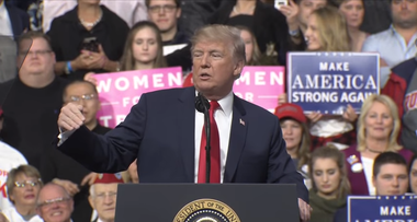 Preşedintele Trump a folosit injurii la adresa unui jurnalist NBC în timpul unui miting - VIDEO