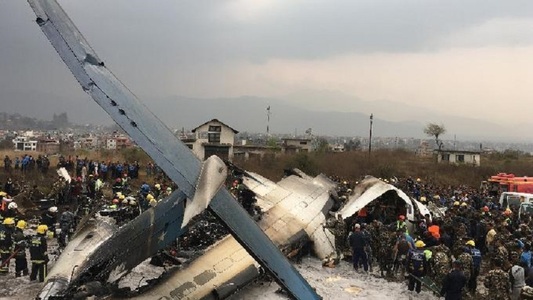 Nepal: Un avion cu 67 de pasageri s-a prăbuşit la aterizarea pe aeroportul din Katmandu

