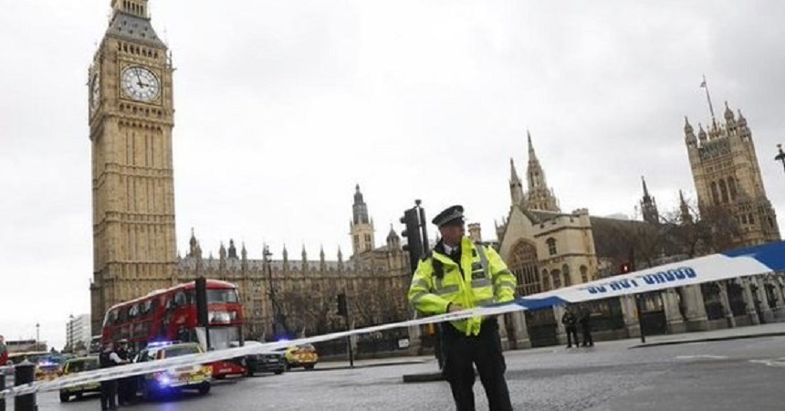 Două persoane conduse la spital din precauţie; poliţia britanică face cercetări cu privire la o substanţă suspectă la Parlament