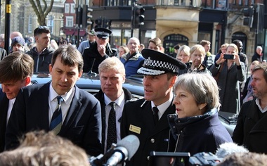 Aliaţii condamnă atacul chimic asupra fostului spion Skripal; May vizitează locul atacului