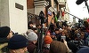 Placă în memoria lui Boris Nemţov, inaugurată la Moscova, pe faţada imobilului în care locuit opozantul asasinat în 2015