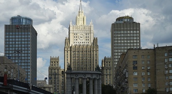 Moscova expulzează 23 de diplomaţi britanici, închide British Council şi retrage Londrei permisiunea de a deschide un consulat la Sankt Petersburg. Ambasadorul britanic la Moscova denunţă un atac la adresa valorilor internaţionale în cazul Skripal