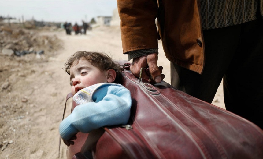 Aproape un sfert de milion de civili fug din calea morţii pe fronturile din Afrin şi Ghouta de Est