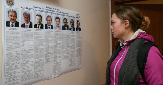 Alegători ruşi denunţă presiuni din partea unor angajatori să voteze şi să o dovedească