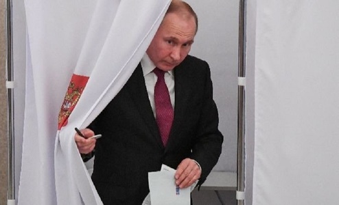 Putin votează în alegerile prezidenţiale ruse