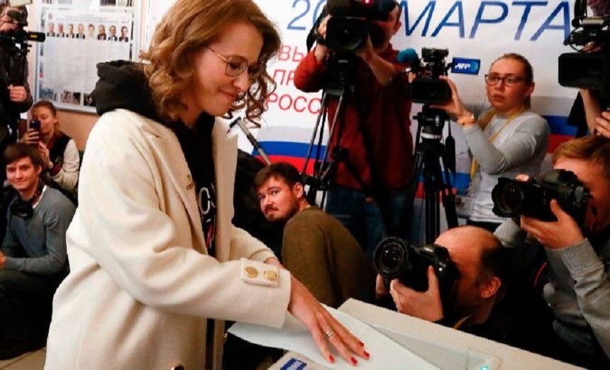 Sobciak votează şi-i îndeamnă pe criticii lui Putin săiasă la urne