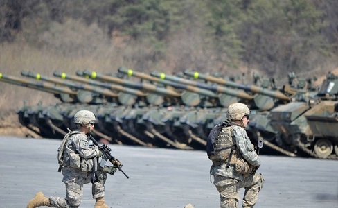 SUA şi Coreea de Sud anunţă o reluare a exerciţiilor militare, scurtate, în aprilie, în plină destindere cu Coreea de Nord