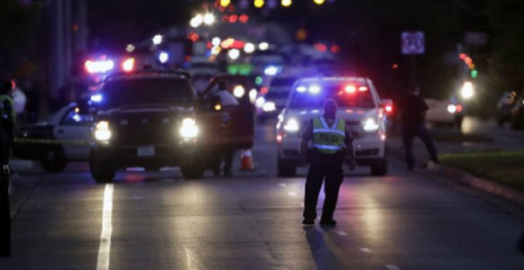 Presupusul autor al atacurilor în serie cu colete-capcană în Texas, un bărbat alb de 24 de ani, s-a detonat în maşină înainte să fie arestat de SWAT
