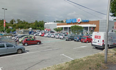 UPDATE - Luare de ostatici într-un supermarket din sudul Franţei. Cel puţin două persoane au murit, după ce atacatorul a deschis focul. Oamenii au fost eliberaţi după patru ore, iar agresorul a fost ucis. Atacul, revendicat de Stat Islamic