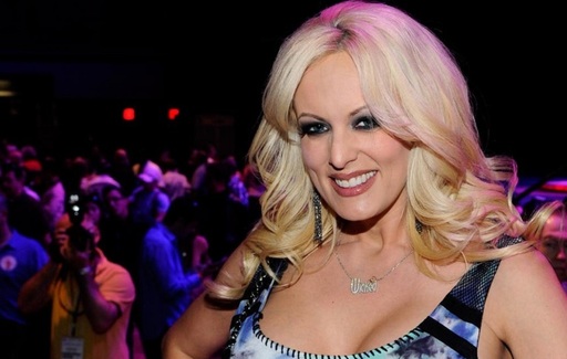 Actriţa porno Stormy Daniels susţine că a fost ameninţată atunci când a vrut să facă publică pentru prima dată aventura sa cu Donald Trump