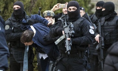 Arestarea şi expulzarea unui oficial guvernamental sârb de rang înalt din Kosovo reintensifică tensiunile kosovaro-sârbe