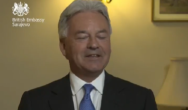 Julian Assange este un ”mizerabil vierme mic de pământ”, afirmă un ministru britanic