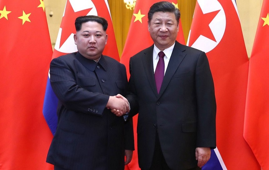 Kim Jong-un, primit cu mare pompă de Xi Jinping la Beijing înaintea unei întâlniri cu Donald Trump