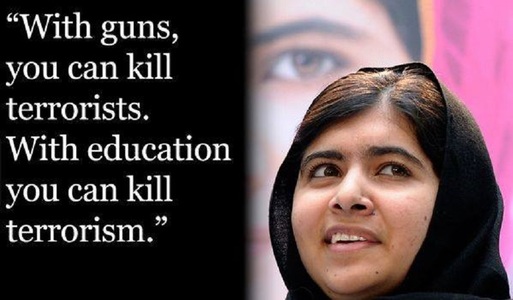 Malala Yousafzai, activista pentru drepturile femeilor care a fost atacată de talibani, se întoarce în Pakistan pentru prima dată după atac

