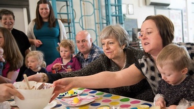 Theresa May vrea, cu un an înainte de Brexit, să-i unească pe britanici 