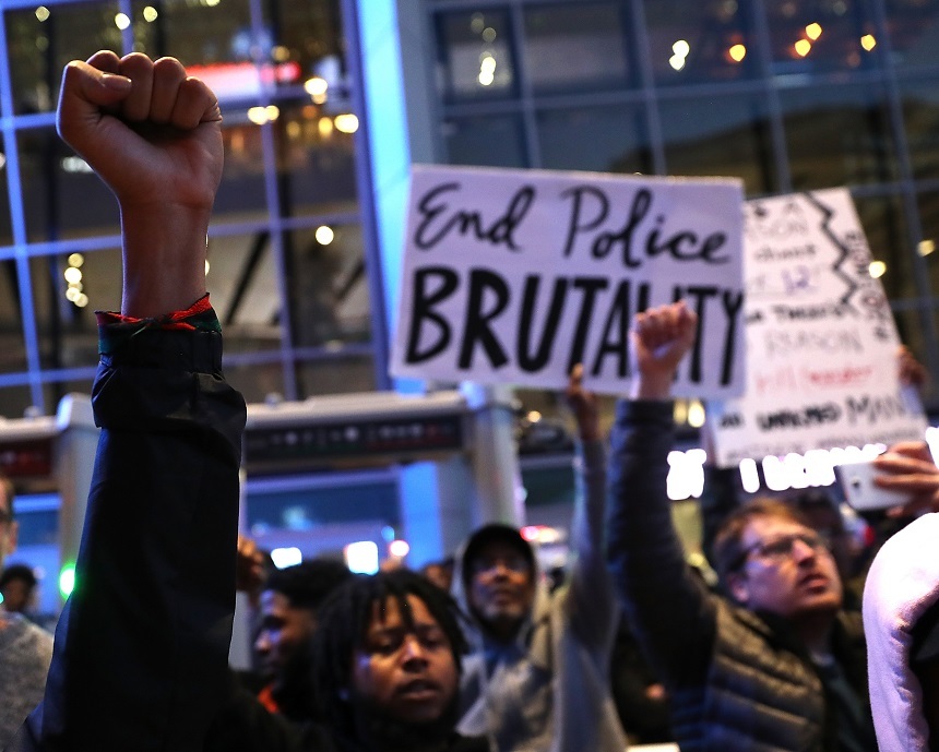 Proteste în California, după ce poliţia a împuşcat mortal un bărbat de culoare; Fostul baschetbalist Matt Barnes printre protestatari