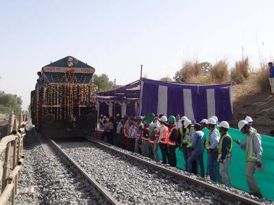 Peste 25 de milioane de persoane au aplicat pentru 90.000 de posturi la căile ferate indiene