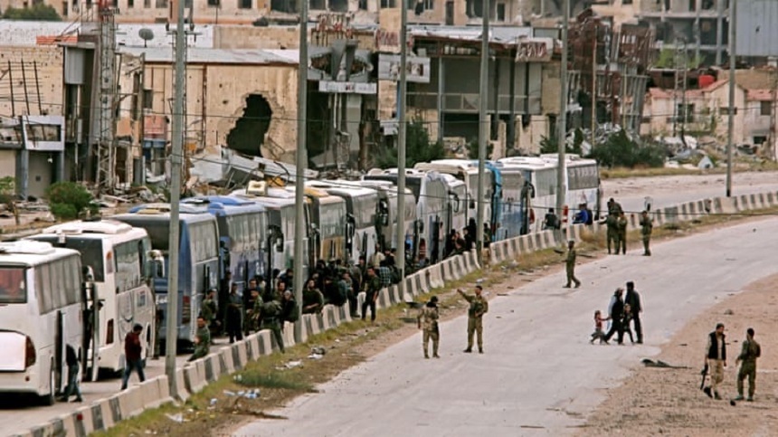 Combatanţi din gruparea rebelă Jaish al-Islam şi membri ai familiilor lor, evacuaţi din ultimul ”buzunar” al rezistenţei din Ghouta de Est