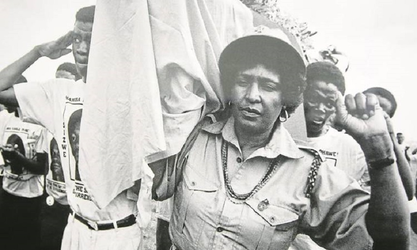 Winnie Mandela, activistă anti-apartheid şi fostă soţie a lui Nelson Mandela, a murit la vârsta de 81 de ani

