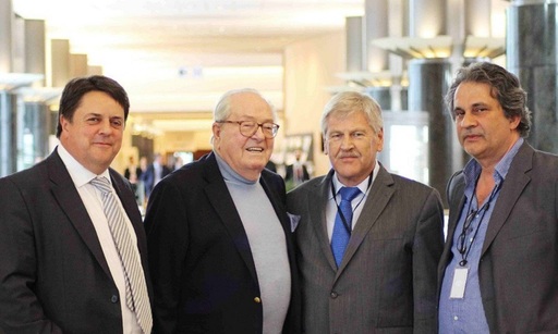 Jean-Marie Le Pen devine membru al Alliance for Peace and Freedom (APF), un partid european neofascist
