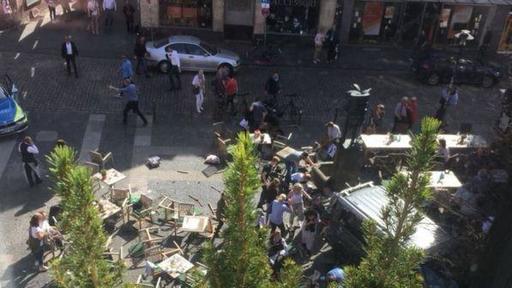 UPDATE - Germania: Patru persoane au murit şi alte 30 au fost rănite, după ce o furgonetă a intrat în mulţime, în Munster. Unul dintre morţi este şoferul, care s-a sinucis. El era cetăţean german şi suferea de probleme psihice
