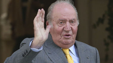 Regele Juan Carlos a fost operat cu succes pentru înlocuirea protezei artificiale la un genunchi