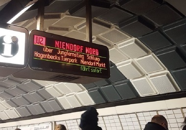 Doi morţi prin înjunghiere la Hamburg, într-o staţie de metrou 