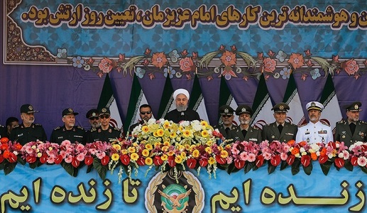 Iranul nu are ”nicio intenţie să-şi agreseze vecinii”, dar va continua să producă ”toate armele” de care are nevoie pentru a se apăra, afirmă Rohani de Ziua Armatei
