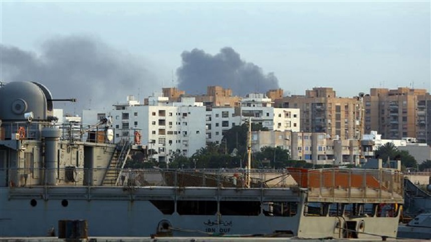 Aeroportul din Tripoli a fost atacat de rachete în aceeaşi zi în care au ajuns delegaţiile ONU şi ale Franţei

