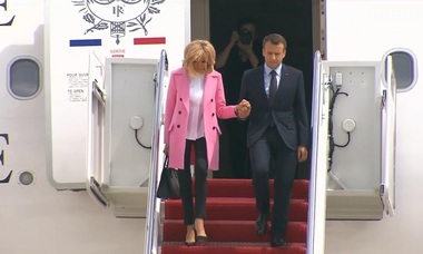 Macron şi Trump plantează un stejar la Casa Albă, înaintea unor discuţii delicate